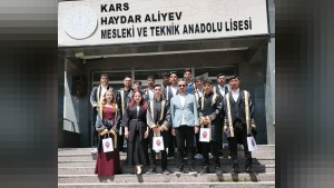 Kars'ta ilk Veteriner Sağlık Teknisyenleri mezun oldu, Kars VHO Başkanı Ödül törene katıldı