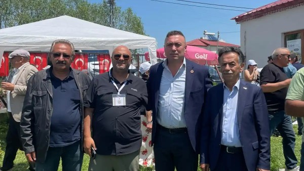Özcan Müçük köy köy gezerek üreticilerin taleplerini dinliyor